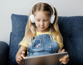 Comissão aprova alerta em produtos sobre uso prolongado de computador e celular pelas crianças