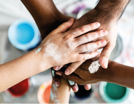 Guia gratuito orienta professores a desenvolver projetos sociais com estudantes