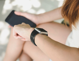Lei que veta celular também proíbe aluno de usar smartwatch na escola