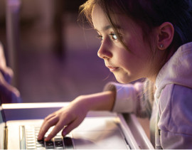 Internet virou “campo minado” para crianças e jovens, diz especialista