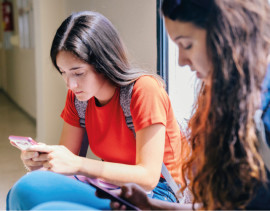 Cartas, jogos de tabuleiro e relógio de pulso: alunos e professores fazem balanço da volta às aulas sem celular nas redes pública e privada de SP