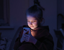 Cresce o número de crianças de 0 a 8 anos com celulares próprios