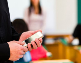 TRT-2 mantém justa causa de monitor escolar que se distraiu no celular